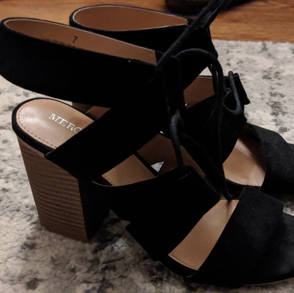 Black strap heels - Picture 2 of 3